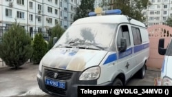 Автомобиль полиции, который, как утверждается, поджёг задержанный.