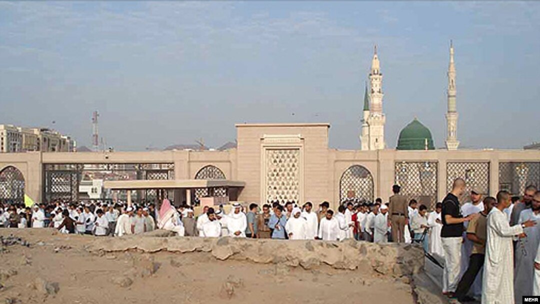 عربستان سعودى كشورى سنى نشين است ولی در نواحى شرقى این کشور اقليت قدرتمند شیعه زندگی می کنند كه بارها از وجود تبعيض در اين كشور شكايت كرده اند.