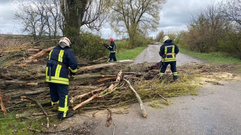 МВС: кількість загиблих через негоду зросла до трьох, серед постраждалих є дитина