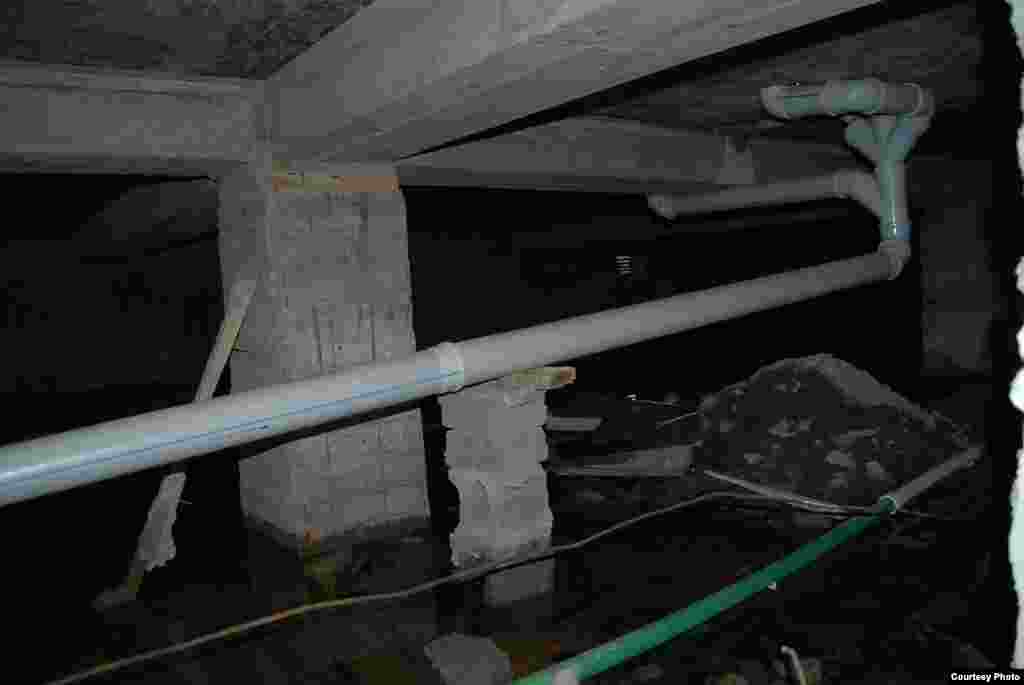 Местные жители встают в очередь в ожидании ремонтных бригад, даже не зная, когда они смогут их дождаться