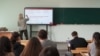 Elevi ai claselor a XI-a și a XII-a participă la instruiri pentru a participa la programul „Matematica de la egal la egal”, 4 martie 2025, Universitatea Alecu Russo din Bălți