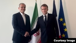 French President Emmanuel Macron (right) meets Iranian counterpart Masud Pezeshkian in New York on September 24.