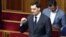 «Я вирішив надати вам і вашому уряду шанс, якщо ви вирішите деякі речі, які сьогодні дуже важливі й турбують наше суспільство», – сказав Зеленський