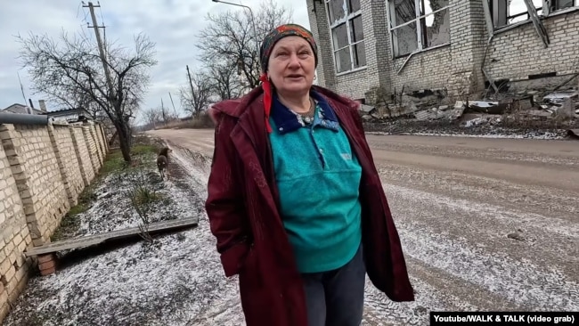 Місцева жителька Катерина Корнєва розповідає блогеру про життя в Попасній