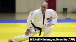 Алтымыштан ашкан Владимир Путинди ден соолугу мыкты 