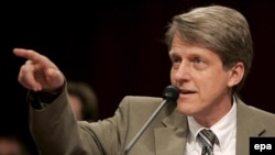 Yale professor Robert Shiller gestures during testimony before the House and Senate Joint Economic Committee in September 2007.