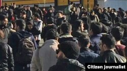 د ایران د ازاد پوهنتون د محصلینو د لاریون یو انځور