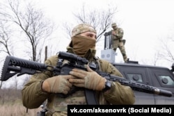 Російські військовослужбовці з підрозділу радіоелектронної боротьби (РЕБ) в анексованому Криму, квітень 2026 року