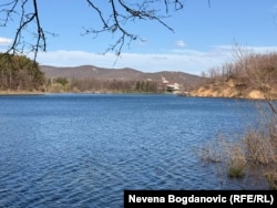 Borsko jezero, sa obalom dugom oko 14 kilometara, april 2026.