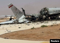 Американский самолет на базе в Саудовской Аравии после попадания иранской ракеты