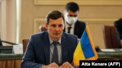 یوگنی ینین، معاون وزیر خارجهٔ اوکراین و سرپرست هیئت مذاکره‌کنندگان اوکراینی دربارهٔ پرواز ۷۵۲