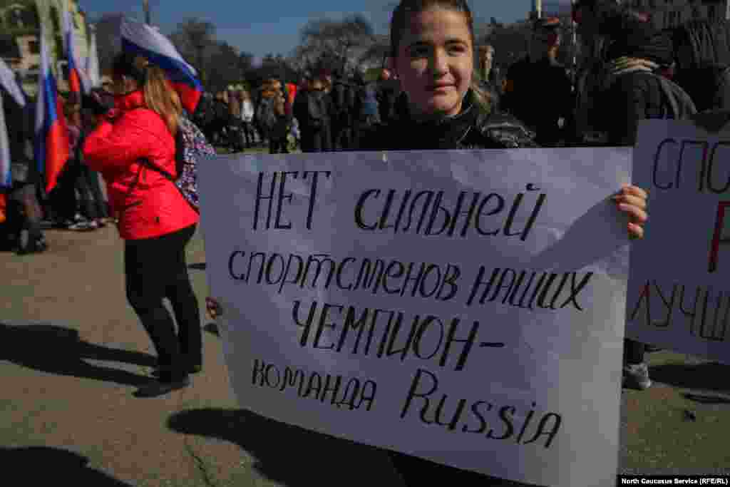 Авторами лозунгов на плакатах были сами школьники