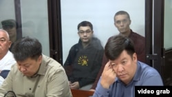 Жоомарт Дуулатов и Александр Александров в суде.