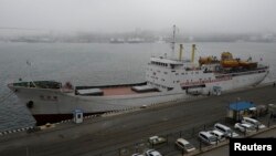 Түндүк Кореянын Владивостокко келген "Man Gyong Bong" кемеси. 18-май, 2017-жыл. 