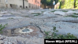 Jedan od cvjetova ugrađenih u Srebreničkoj ulici u Beogradu