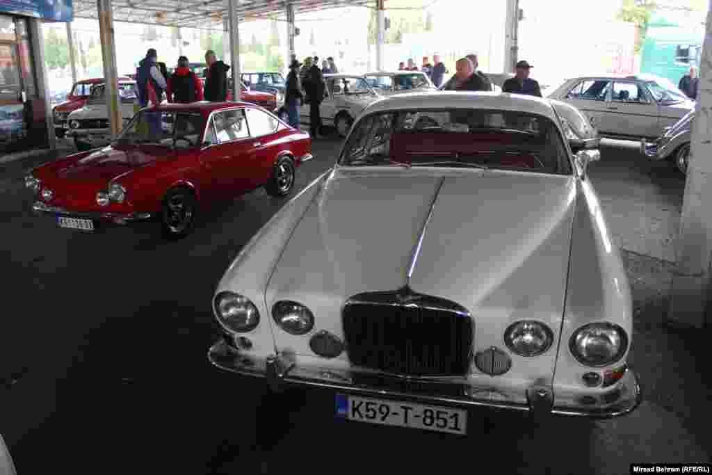 Jaguar (desno) i Fiat, na skupu odltimera u Mostaru