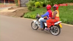 Bakıda yeni xidmət - mototaksi: 'Ən çox qızlar minir'