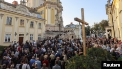 Hundreds gather for a farewell ceremony for the slain former Ukrainian parliamentary speaker Andriy Parubiy in Lviv on September 2.