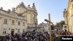Hundreds gather for a farewell ceremony for the slain former Ukrainian parliamentary speaker Andriy Parubiy in Lviv on September 2.