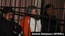 Мурат Суталинов сот учурунда (ортодо). 2011-жыл, 14-декабрь.
