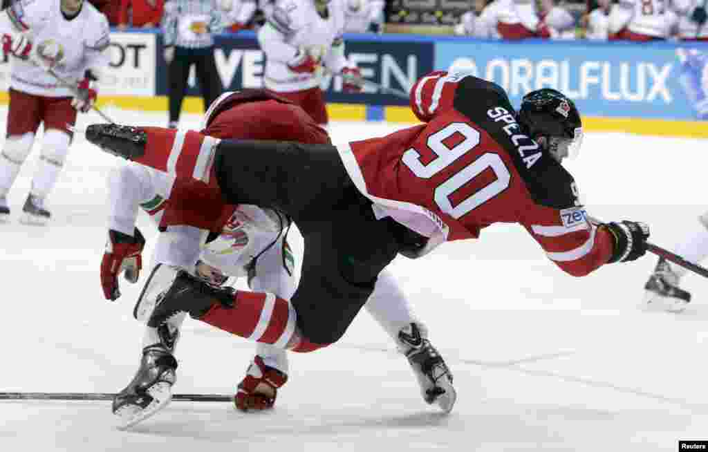 Canada&#39;s Jason Spezza (front) challenges Oleg Yevenko of Belarus during their Ice Hockey World Championship quarterfinal game in Prague on May 14. (Reuters/David W. Cerny)