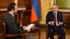 Премьер-министр Армении Никол Пашинян дает интервью журналисту Радио Азатутюн Артаку Амбарцумяну, Ереван, 16 декабря 2020 г.