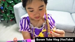 یکی از پربیننده‌ترین ویدئوهای بورام که تا اینجا نزدیک به ۳۸۰ میلیون بار دیده شده است.