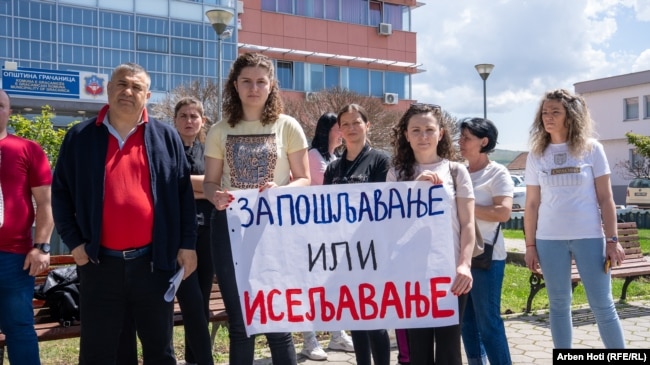 Marija Millkoviq Maksimoviq, e para nga e djathta.
