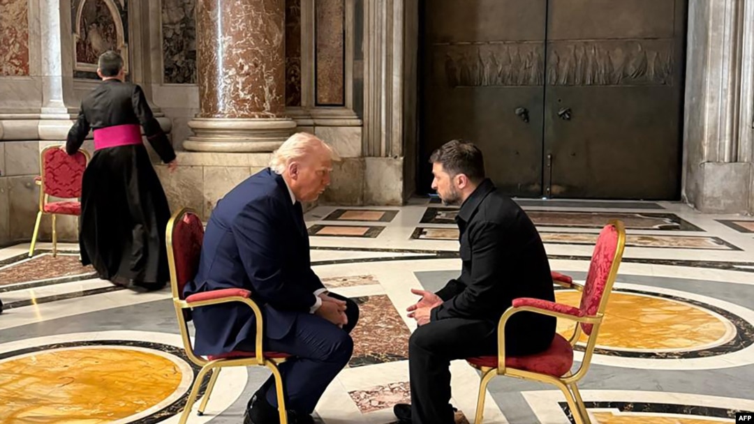 Американскиот претседател Доналд Трамп и украинскиот претседател Володомир Зеленски, Ватикан, 26 април 2025 година