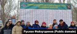 8 февраля 2025 года. Акция памяти погибших и пропавших без вести солдат батальона "Алга". На баннере 230 фамилий
