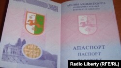 На сессии парламента представители генпрокуратуры сообщили, что все сотрудники "брошены" на проверку результатов паспортизации, но ресурсов и времени не хватает