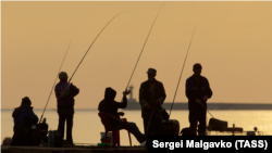 Рыбаки в Севастополе, иллюстрационное фото