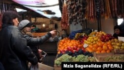 НИИ сельского хозяйства занимается разведением саженцев, и задача правительства – донести их до всех крестьян