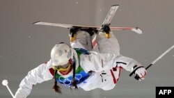Россиянка Екатерина Столярова выступает на Олимпиаде в Ванкувере в могуле