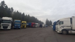 Літоўскія грузавікі на мяжы ў Беняконях. Архіўнае фота