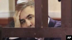 Михаил Саакашвили в суде, архивная фотография