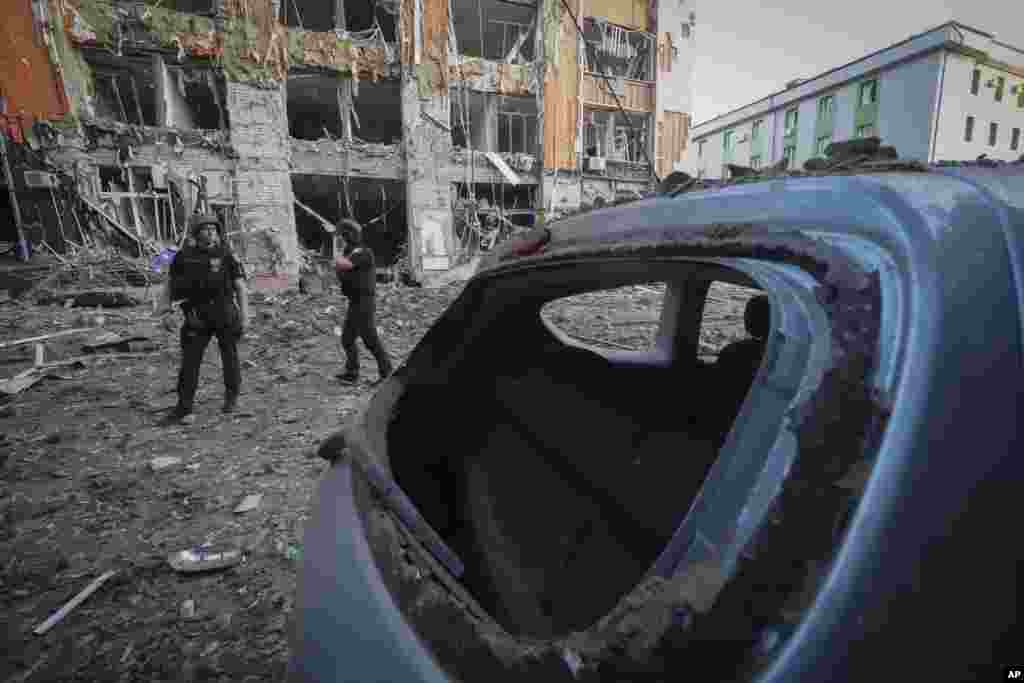 Ukrainian police inspect the aftermath of a Russian air strike on central Kharkiv on May 25.&nbsp;