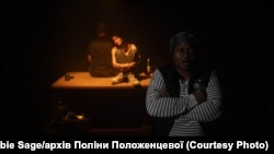 Сцена з вистави Поліни Положенцевої «Село, де ніхто не страждає»