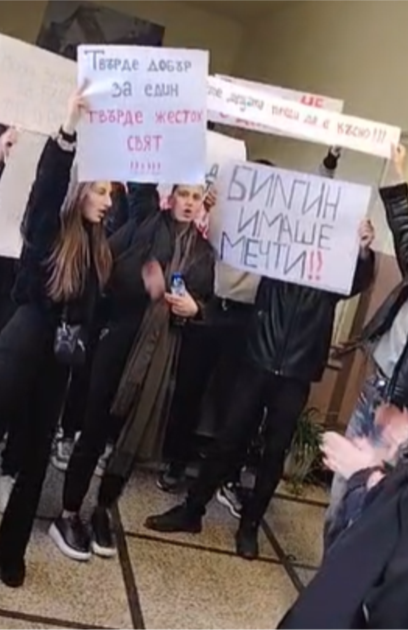 18 годишно момче е намерено мъртво полицията разследва самоубийство Ученици