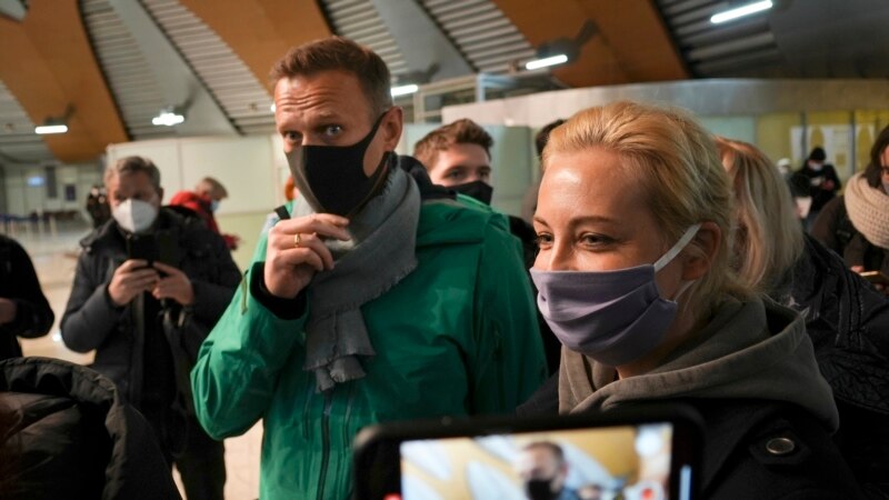 Остри меѓународни осуди за приведувањето на Навални