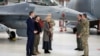 Președintele ucrainean, Volodimir Zelenski, și premierul belgian, Alexander De Croo, în vizita de pe 28 mai la baza aeriană Melsbroek, care găzduiește cursuri de instruire a piloților ucraineni.