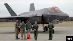 Un avion de luptă Lockheed Martin F-35 Lightning II la baza aeriană Amari în Estonia, 25 aprilie 2017