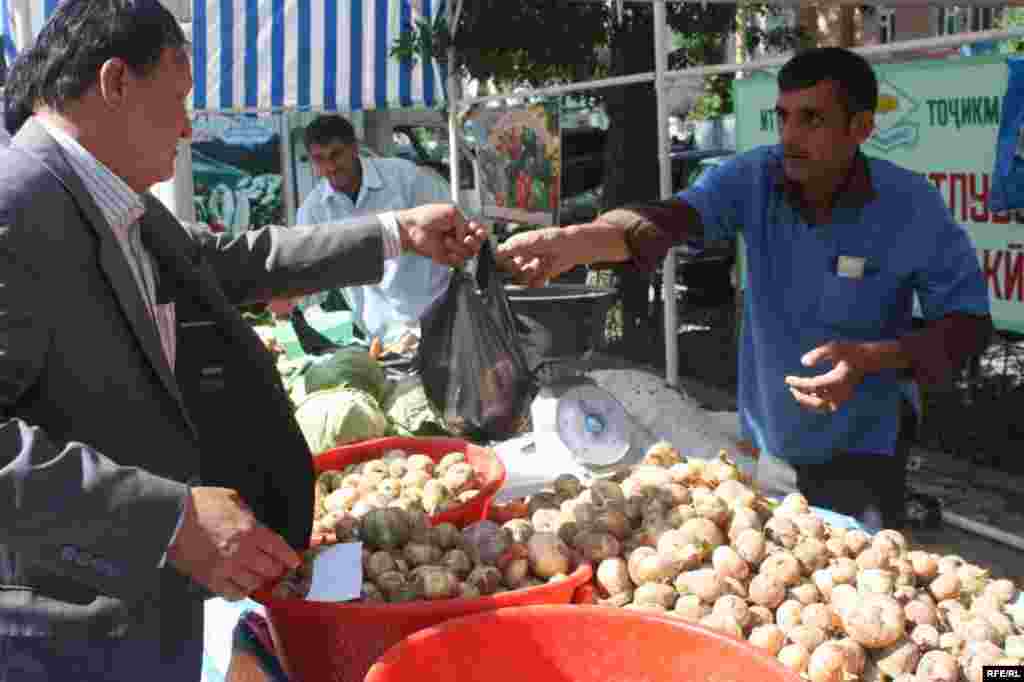 Дар орзуи арзонӣ #47