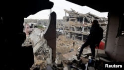 İsrailin Qəzza zolağının mərkəzindəki binaya hücumu.