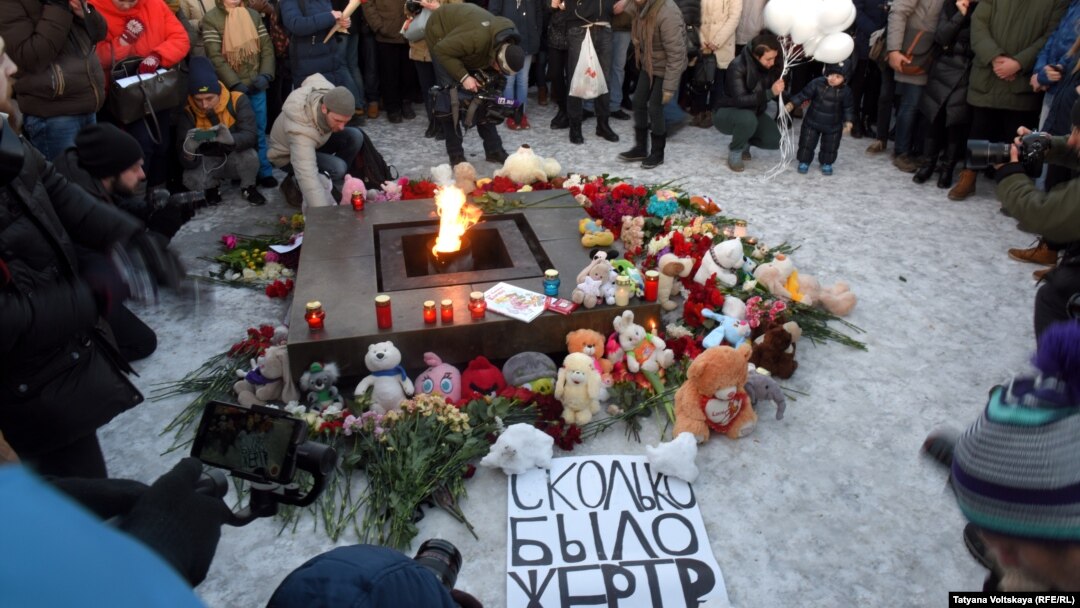 Марсово поле, Петербург, 27 марта 2018 года