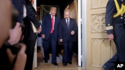 Își vor cădea dragi din nou? Donald Trump și Vladimir Putin la summitul lor de la Helsinki, din 16 iulie 2018.