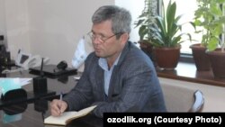 The death of prominent Uzbek journalist Davlat Nazar in a road accident has sparked widespread suspicions and calls for a transparent probe.