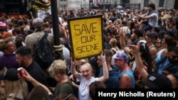 Протест в Лондон с искане за незабавно отваряне на нощните заведения, 27 юни 2021 г.