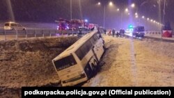 Другий український автобус за два з половиною тижні в тій самій ямі