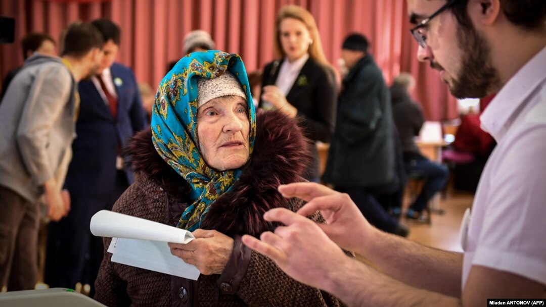 An elderly woman casts her ballot at a polling station during Russia's presidential election in Moscow on March 18.